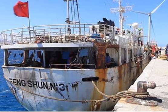 El barco en el muelle de Arinaga/Rafael Sánchez.